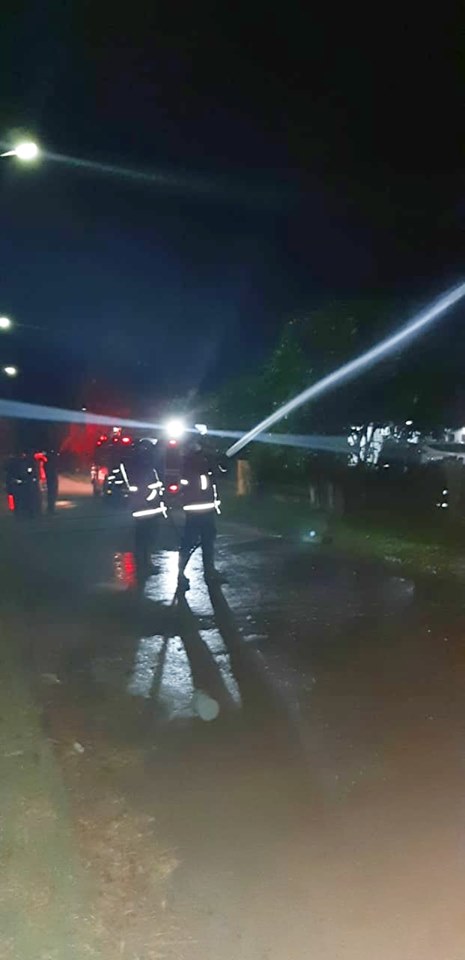 Kebakaran Pohon di Jl. Tarakan Komp Pertamina