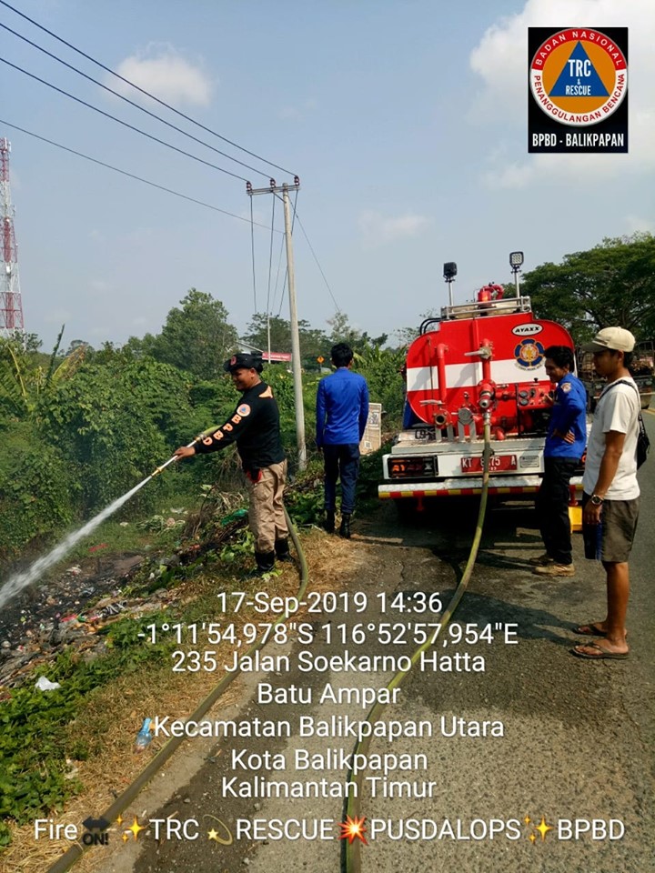 Kebakaran Tumpukan Sampah di Jl. Soekarno Hatta KM.08