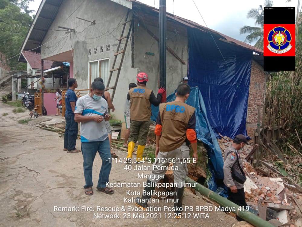 Tanah Longsor di Jl Pemuda Kelurahan Manggar