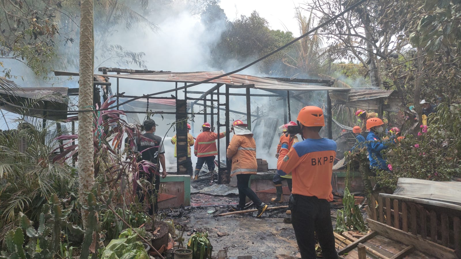 kebakaran di Jalan Panjaitan Gang Darma Bakti