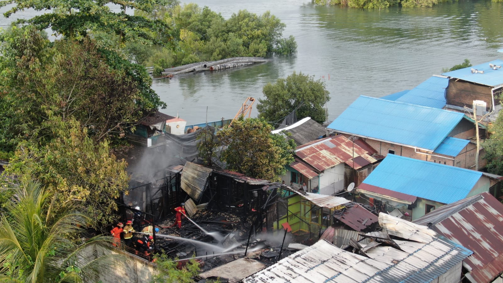 Kebakaran Rumah di Jalan Wolter Mongisidi RT.33