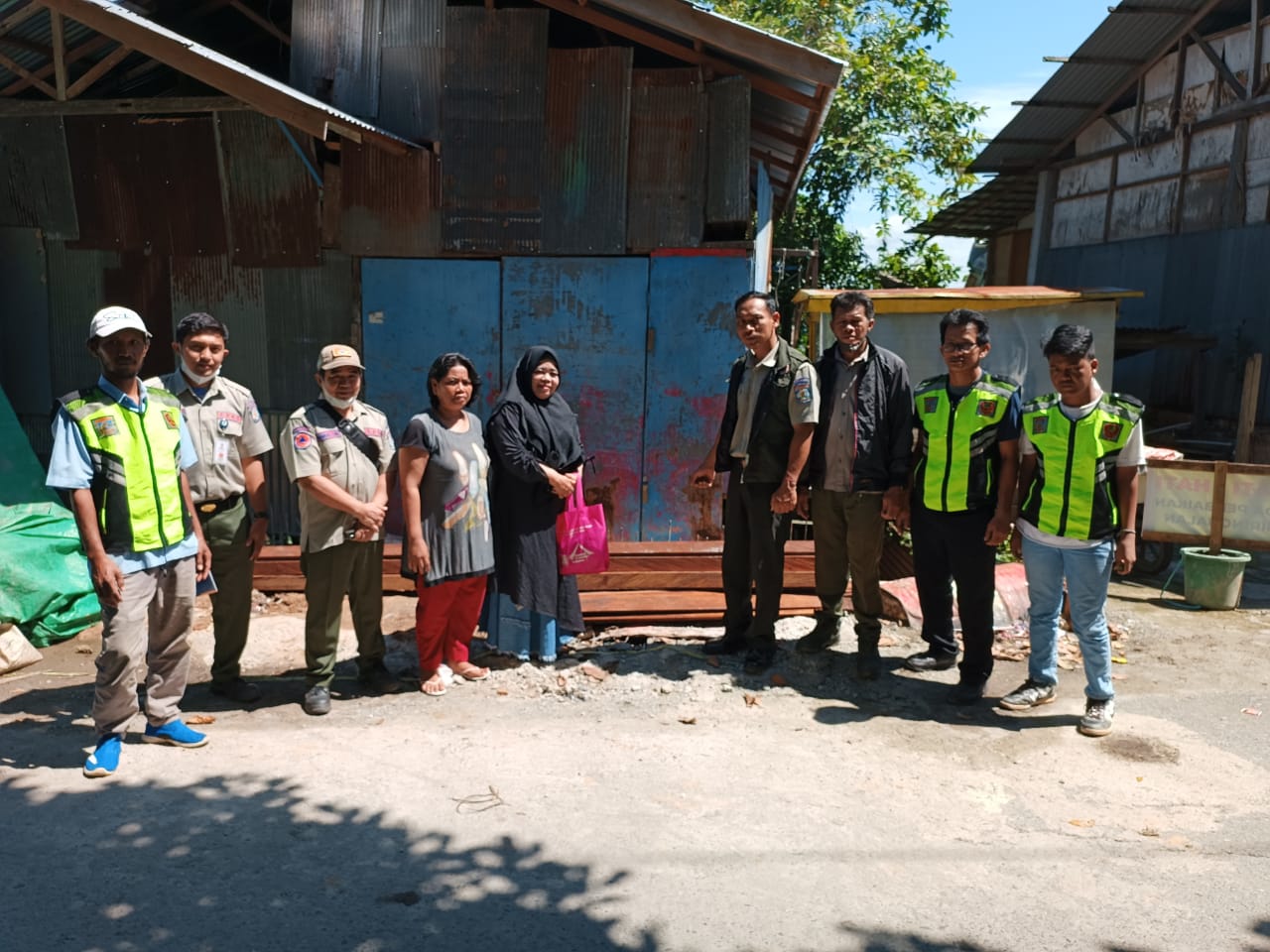 Penyerahan Bantuan Paket Material Kepada Korban Pergerakan Tanah/Longsor