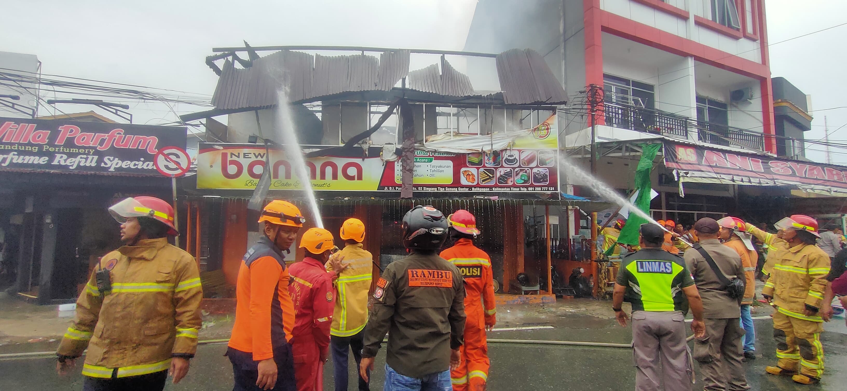 Kebakaran Tempat Usaha di Simpang 3 Gunung Guntur