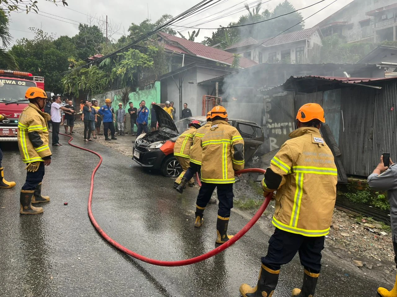 Kebakaran Mobil di Jalan Banjar Kebakaran Mobil di Jalan Banjar